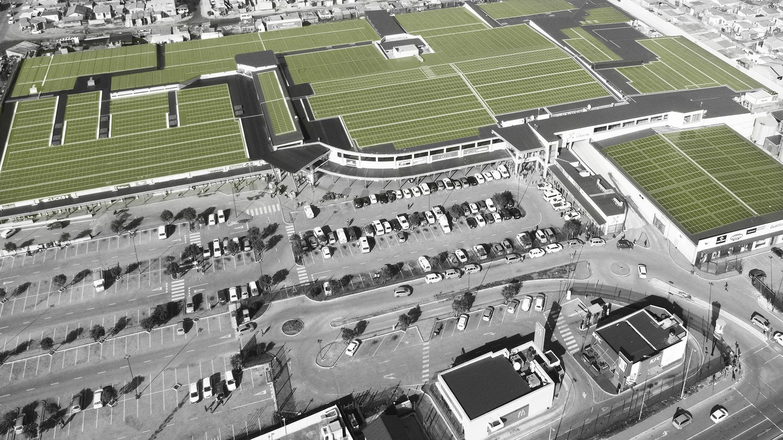 Retail centre with full rooftop solar coverage